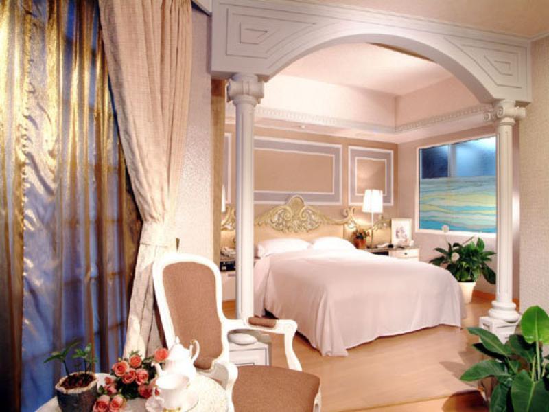 Katherine Plaza Hotel Каосюн Екстериор снимка