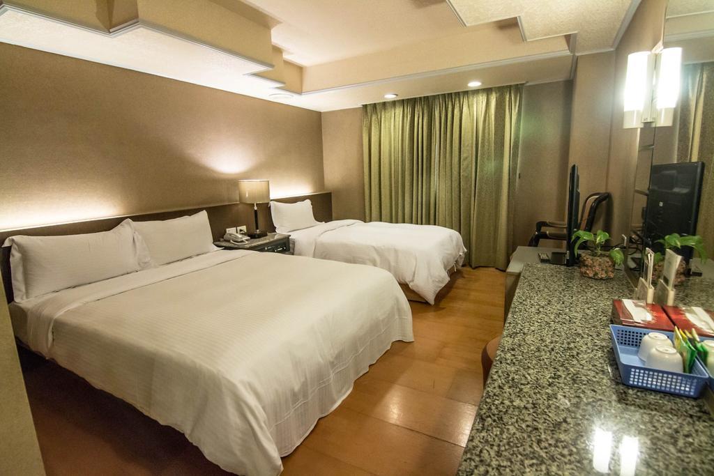Katherine Plaza Hotel Каосюн Екстериор снимка