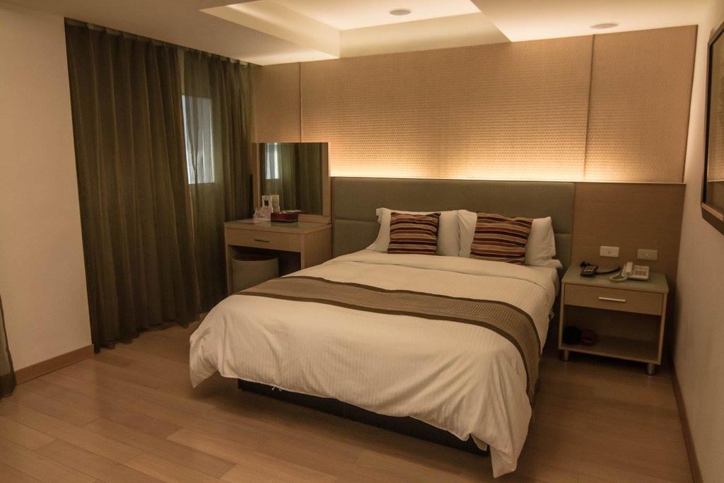 Katherine Plaza Hotel Каосюн Екстериор снимка