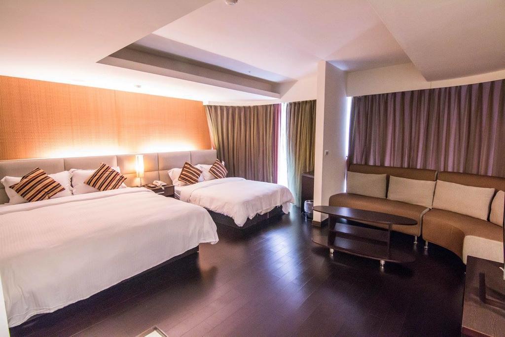 Katherine Plaza Hotel Каосюн Екстериор снимка