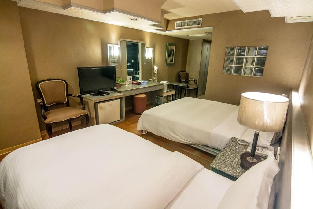 Katherine Plaza Hotel Каосюн Екстериор снимка