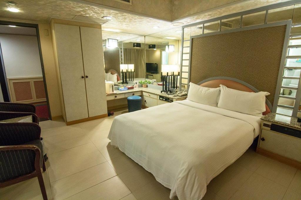 Katherine Plaza Hotel Каосюн Екстериор снимка
