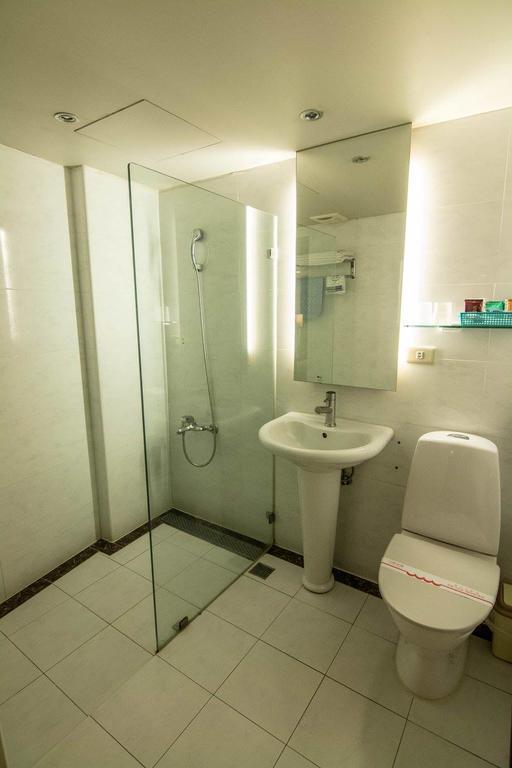 Katherine Plaza Hotel Каосюн Екстериор снимка