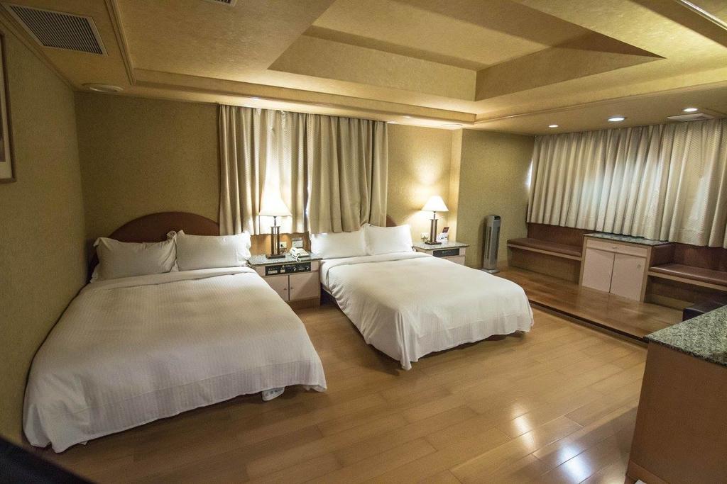 Katherine Plaza Hotel Каосюн Екстериор снимка