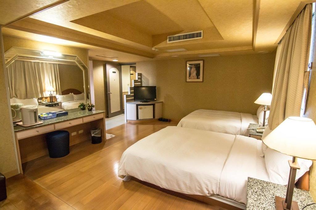 Katherine Plaza Hotel Каосюн Екстериор снимка