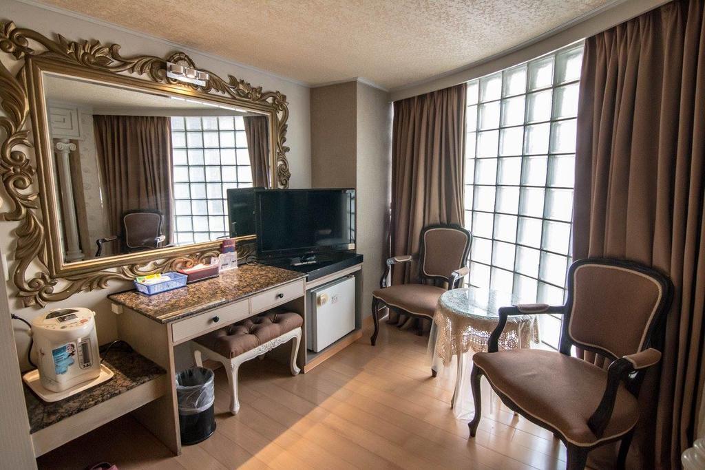 Katherine Plaza Hotel Каосюн Екстериор снимка