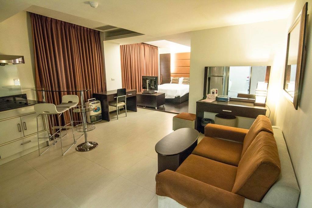 Katherine Plaza Hotel Каосюн Екстериор снимка